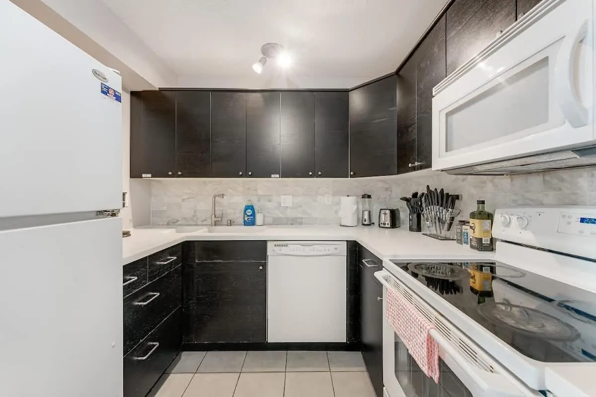 Stylish & Comfy Condo In A Prime Location Vancouver Canada
