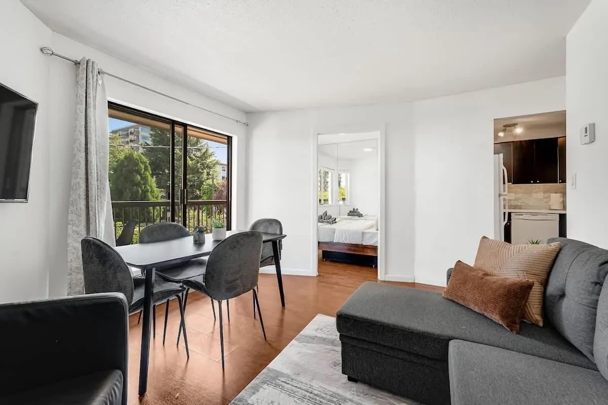Stylish & Comfy Condo In A Prime Location Vancouver Apartment