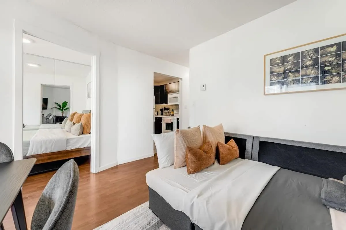 Apartment Stylish & Comfy Condo In A Prime Location Vancouver Canada