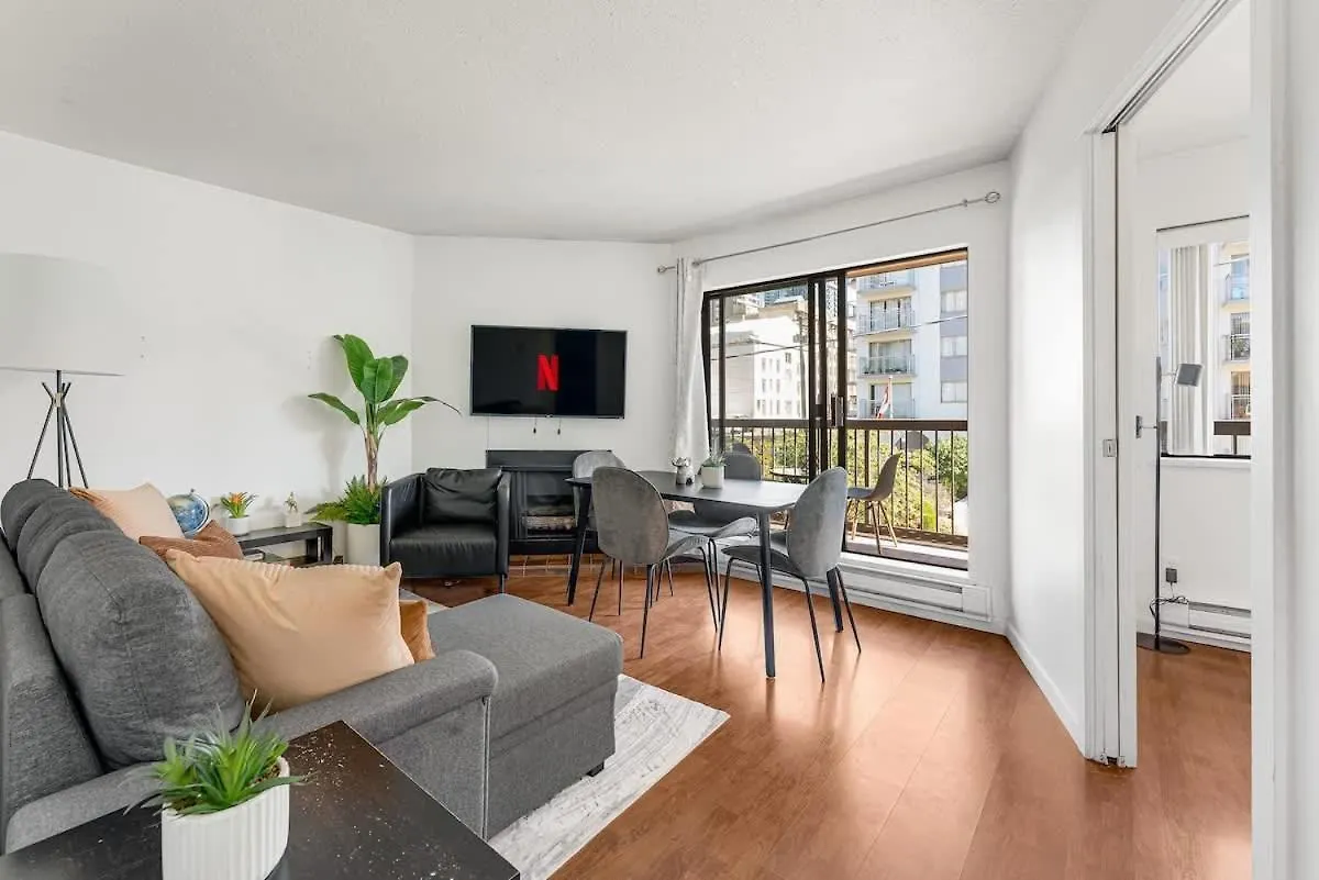Stylish & Comfy Condo In A Prime Location Vancouver Canada