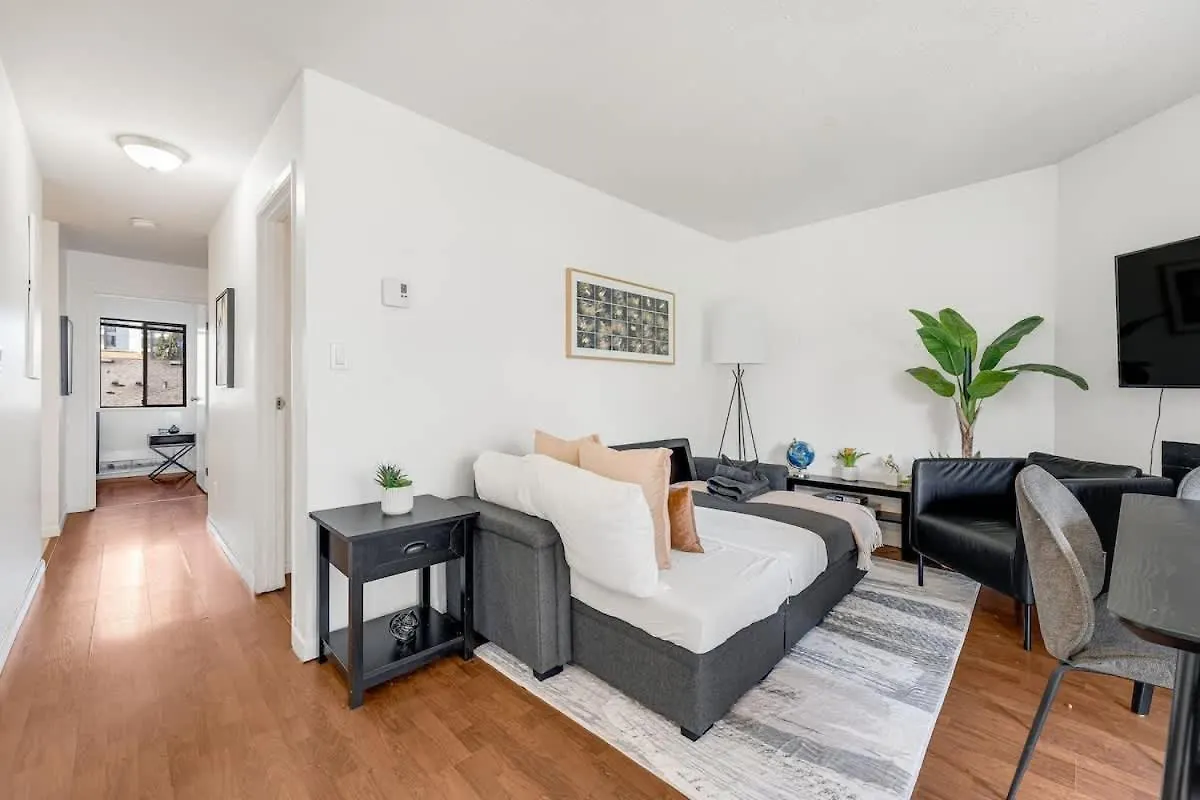 Stylish & Comfy Condo In A Prime Location Vancouver Apartment