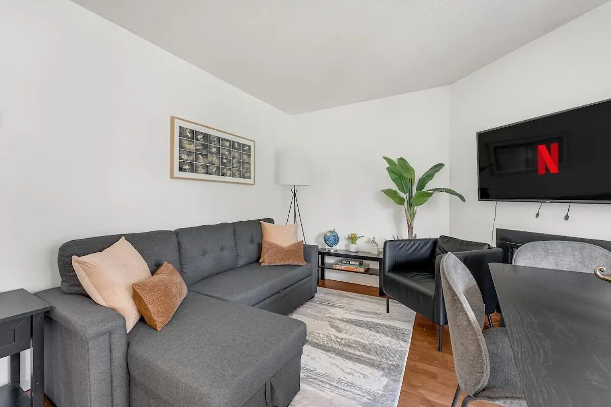 Stylish & Comfy Condo In A Prime Location Vancouver