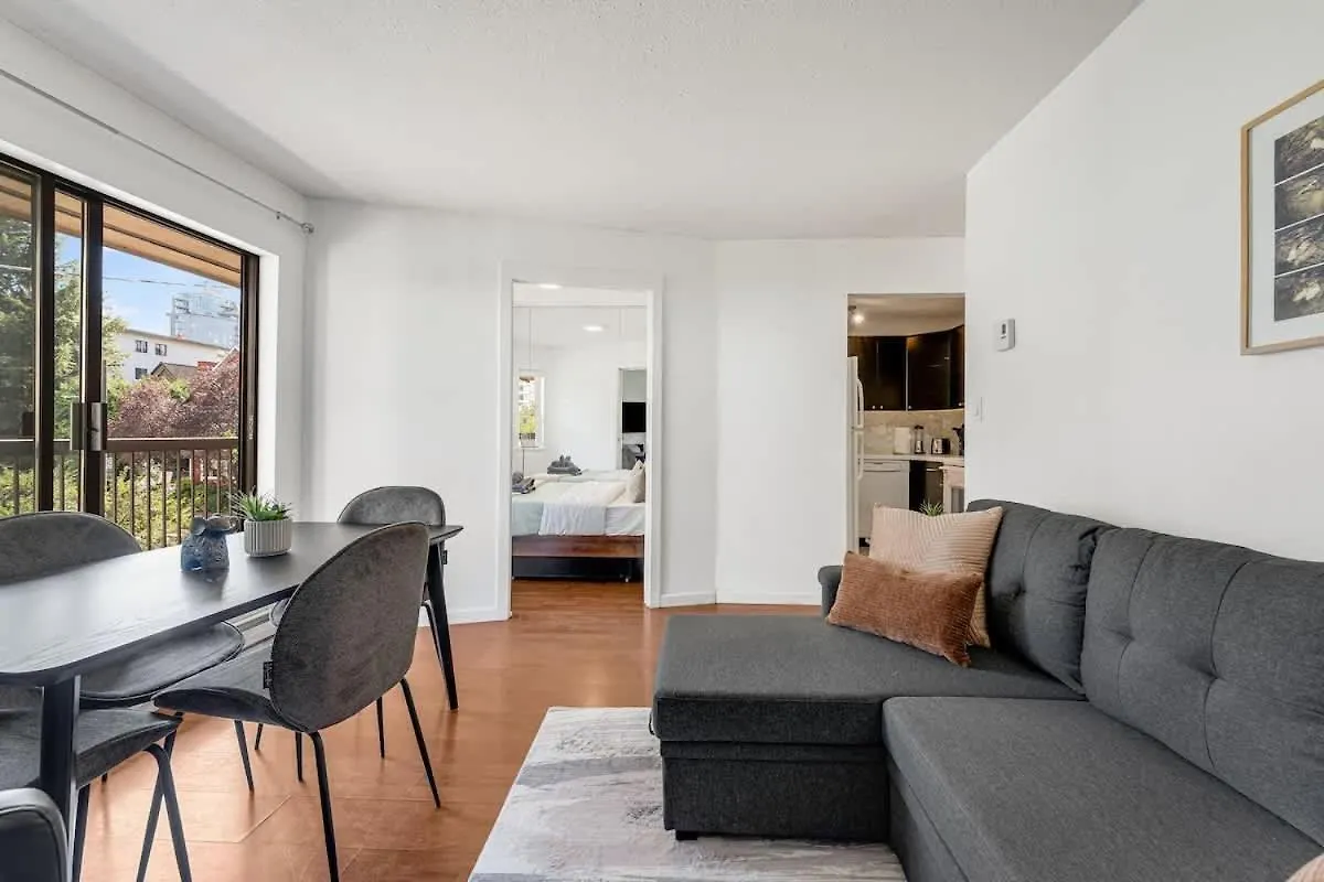 Apartment Stylish & Comfy Condo In A Prime Location Vancouver Canada